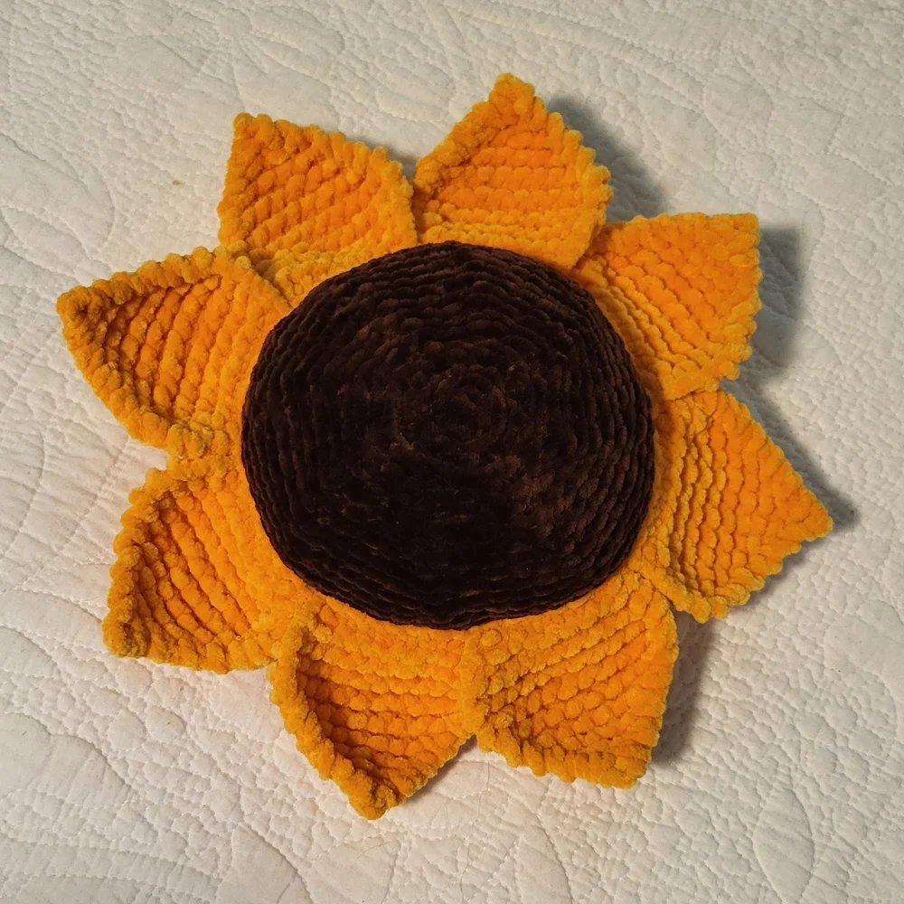 Hand Crafted Knit Sunflower Accent Pillow  Maize and Brown - Picture 5 of 6
